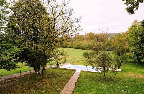 Oroslavje House | Holiday Home with private garden and hot tub