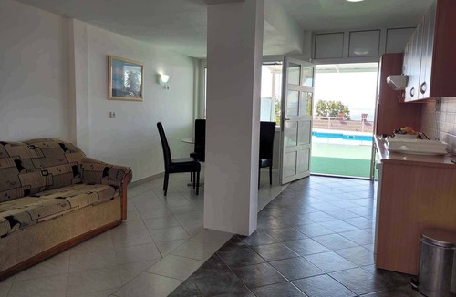 Ika House | Holiday home with sea view and pool