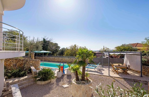 Garica House | Holiday home with swimming pool