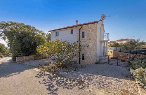 Garica House | Holiday home with swimming pool