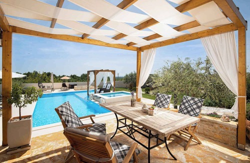 Gajana House | Holiday home with terrace for 4 people