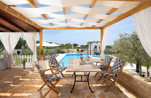Gajana House | Holiday home with terrace for 4 people