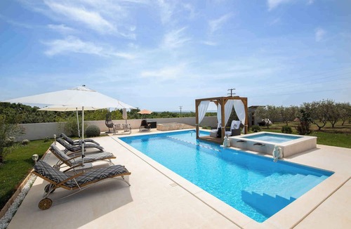 Gajana House | Holiday home with terrace for 4 people
