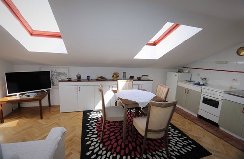 Silo House | Holiday home with terrace and air conditioning