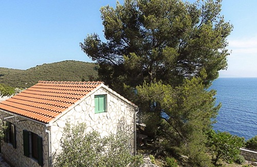 Donje Selo House | Holiday house Ana - 30 m from beach : - Maslinica, Island Solta, Croatia