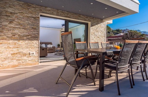 Dugi Rat House | Holiday house Dugi Rat for 1 - 10 persons with 5 bedrooms - Holiday house