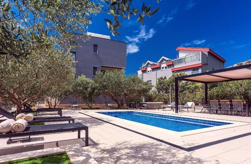 Dugi Rat House | Holiday house Dugi Rat for 1 - 10 persons with 5 bedrooms - Holiday house