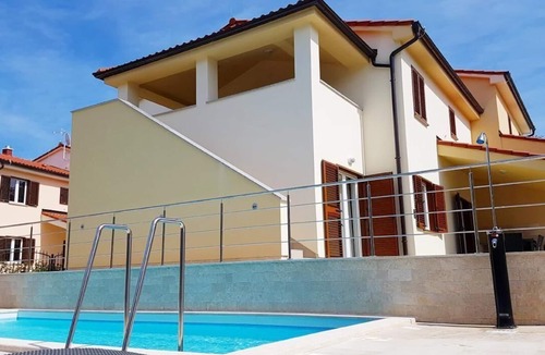 Banjole House | Holiday House in Banjole with Green Garden