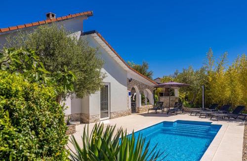 Pinezici House | Holiday house KAI with private pool