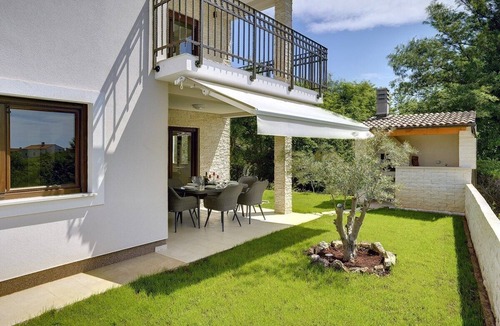 Mali Vareski House | Holiday house Krnica for 1 - 8 persons with 4 bedrooms - Holiday home