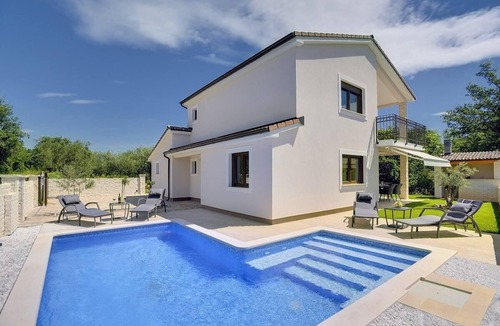 Mali Vareski House | Holiday house Krnica for 1 - 8 persons with 4 bedrooms - Holiday home