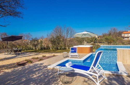 Milovcici House | Holiday house Malinska for 1 - 10 persons with 4 bedrooms - Holiday home