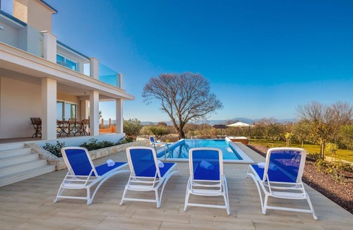 Milovcici House | Holiday house Malinska for 1 - 10 persons with 4 bedrooms - Holiday home
