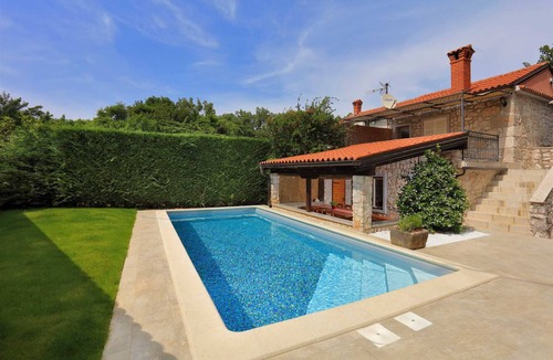Sveti Vid Dobrinjski House | Holiday house NATURA with pool