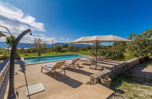 Milohnici House | Holiday house TRSJA with swimming pool