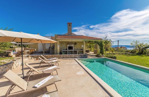 Milohnici House | Holiday house TRSJA with swimming pool
