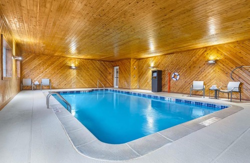 Charlotte Hotel | Holiday Inn Express Hotel & Suites Charlotte by IHG