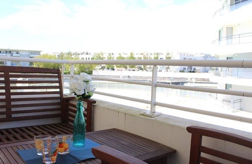 La Rochelle Apartment | Holiday Rental 2 Rooms in La Rochelle with Balcony and Parking