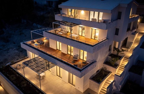 Omis Villa | Holiday Resort Almissum - Luxury 11-bedroom villa