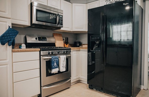 Westlake House | Home Away from Home! Located in Central Westlake!