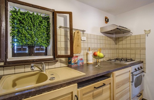 Martinscica House | Homerez - Charming House in Martinšćica + Garden