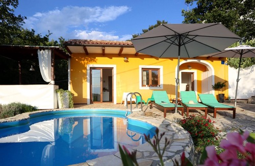 Ripenda Verbanci Villa | Homerez - Villa 3 km from the beach for 6 pers. with pool in Ripenda Verbanci