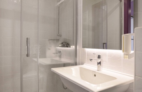 Lovran Hotel | Hostel Link