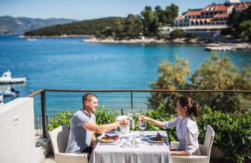 Cove Tri Zala (Zrnovo) Hotel | Hotel Korsal