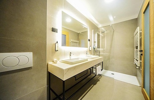 Delnice Hotel | Hotel Risnjak