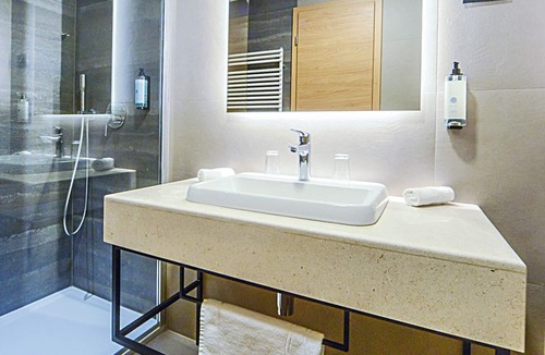 Delnice Hotel | Hotel Risnjak