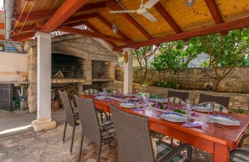 Grohote House | House Ante