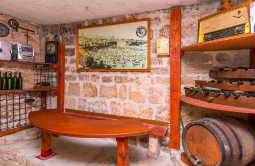Grohote House | House Ante