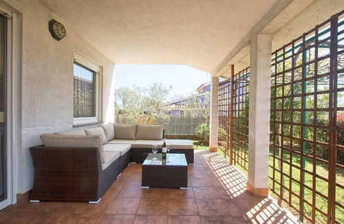 Loborika House | House Daniela with a roofed terrace and pool