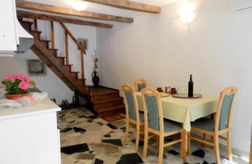 Lindar House | House Elena