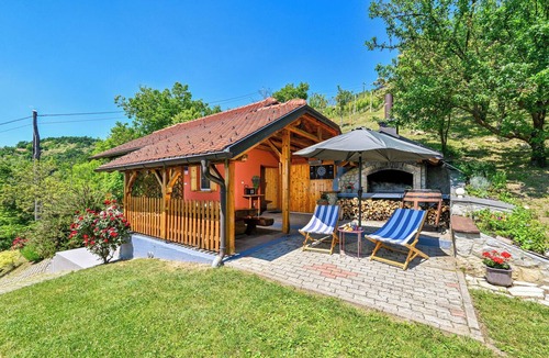 Radoboj House | House for couples and families with jacuzzi, sauna, barbecue, and nature views