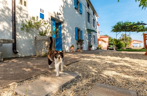 Sveta Marina House | House Gaia – For Up to 5 Guests, Just a Few Steps from the Beach by 22Estates
