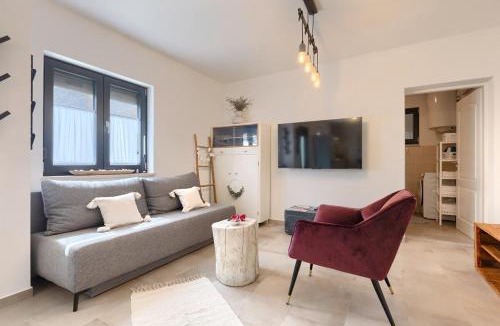 Mali Vareski House | House Lando