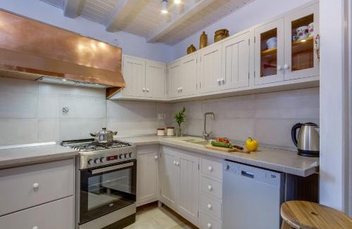 Miholascica House | House Mihaela