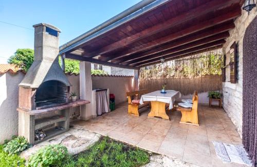 Mali Vareski House | House Nicol - Authentic Istrian holiday home with terrace and garden near the Sea