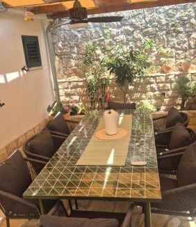 Maslinica House | House Nika