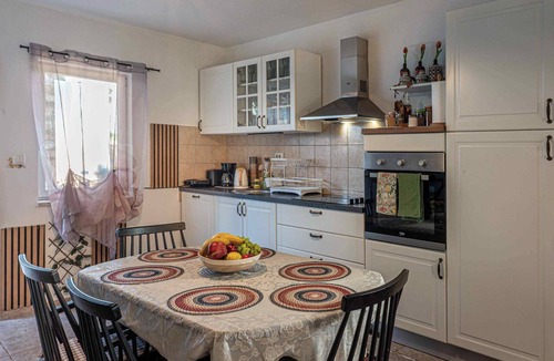 Sveti Donat House | House Rea is ideal for a retreat in nature, close to the richness of Istria !