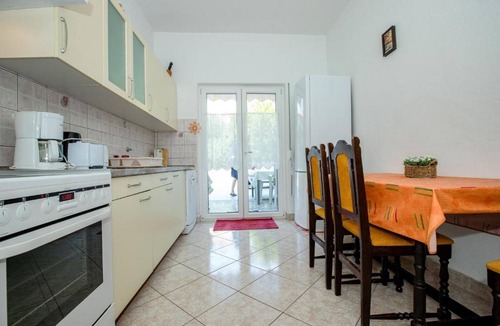 Banjol Villa | house with 3-bedroom apartment in perfect Rab with AC