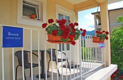Poljane Apartment | House with 7 apartments in a quiet location, with a beautiful view of the sea