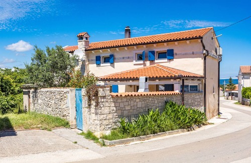 Kavran House | House With Hot tub near the Sea