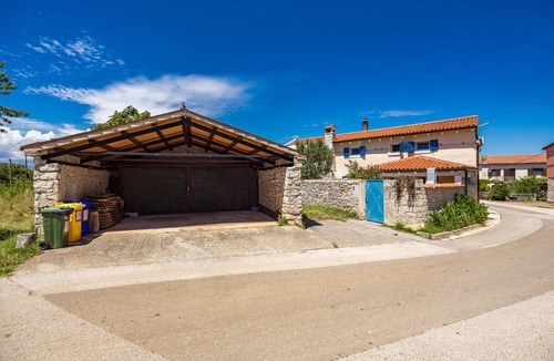 Kavran House | House With Hot tub near the Sea