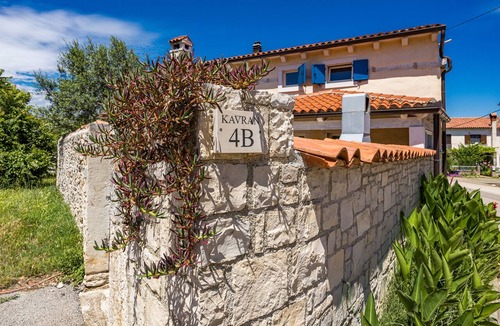 Kavran House | House With Hot tub near the Sea