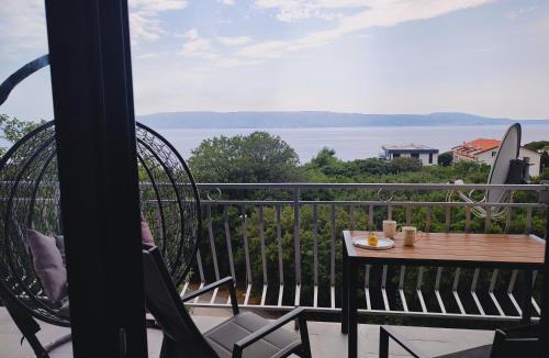 Novi Vinodolski Apartment | Huge Seaview 60 meters from beach