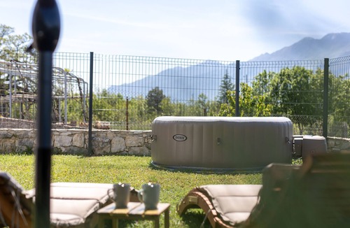 Sestanovac House | Ideal holiday house, including a heated hot tub and a barbecue