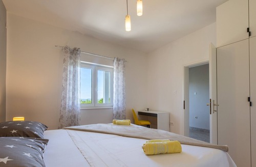 Sestanovac House | Ideal holiday house, including a heated hot tub and a barbecue