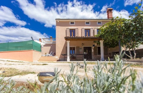 Divsici House | Idyllically situated vacation home with pool for 6